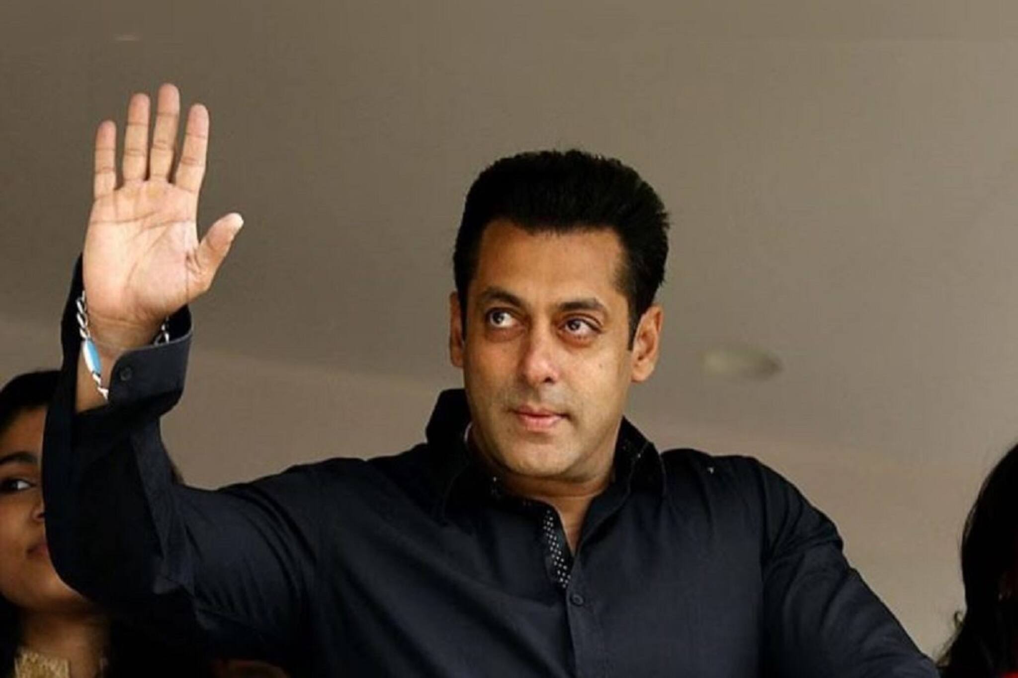 ৫৮ বছরের জন্মদিন সলমন খানের, ছোট্ট অ্যাপার্টমেন্টেই হল ভিড়