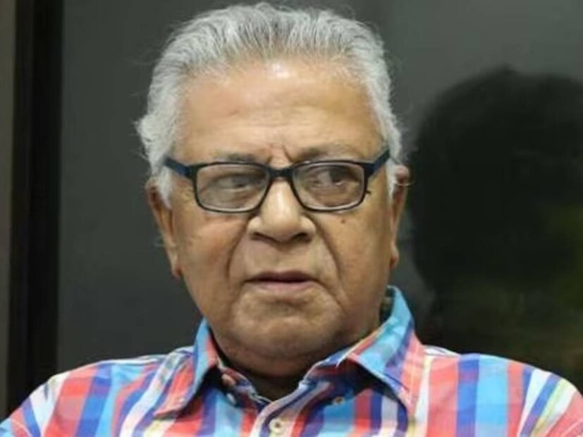 সমরেশ মজুমদার- গত ৮ মে বাংলার সাহিত্যের জগতে ইন্দ্রপতন ঘটে। ৮১ বছরে সাহিত্যপ্রেমীদের ছেড়ে চলে যান সমরেশ মজুমদার। ফুসফুস ও শ্বাসনালীর সংক্রমণে কলকাতার এক হাসপাতালে শেষ নিশ্বাস ত্যাগ ‘কালবেলা’, ‘সাতকাহন’-এর মতো উপন্যাসের স্রষ্টার।