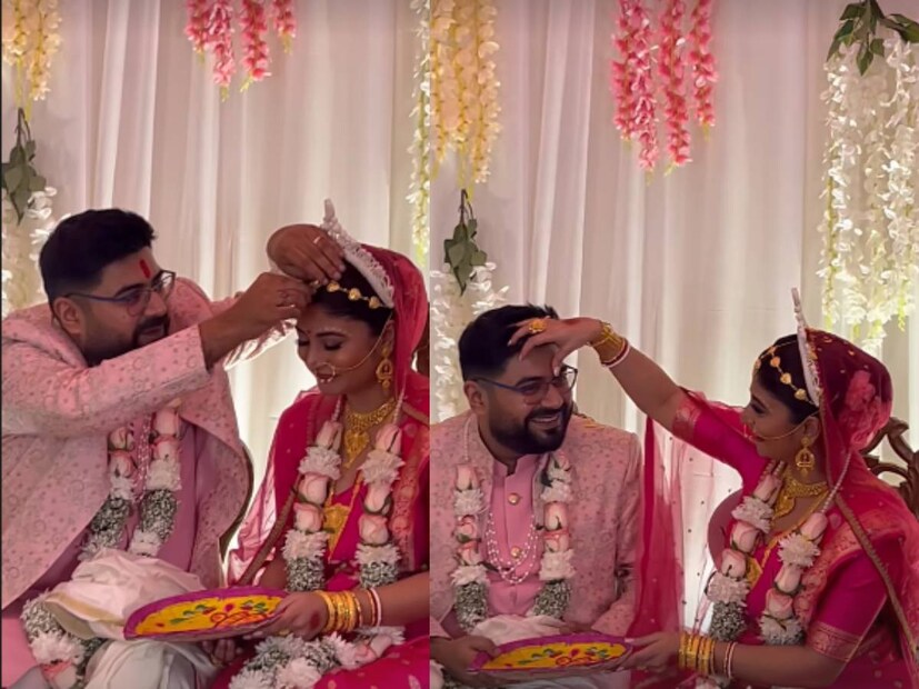বিয়ের মণ্ডপে একে অপরের গলায় মালা পরিয়ে আলিঙ্গন করলেন বর-কনে। তারপর সিঁদুর দান হল বর-কনের। বৈদিক মতে, কনের সিঁথিতে সিঁদুর পরালেন সৌম্য।