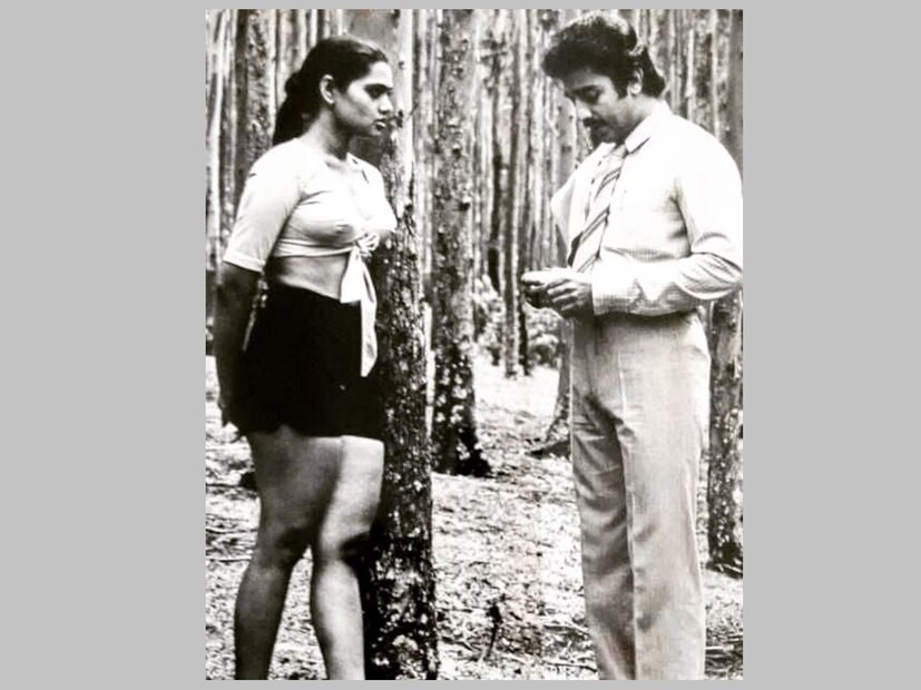 'দ্য ডার্টি পিকচার'-সিনেমা স্ক্রিনে আসার পর  সিল্ক স্মিতা ফের একবার আলোচনায় উঠে আসেন৷  বড় পর্দায় সাহসী ও গ্ল্যামারাস চরিত্রে অভিনয় করা অভিনেত্রী সিল্ক স্মিতা যে ধরণের চরিত্র অভিনয়ের সুযোগ পেতেন সেই ধরণের সিনেমায় কখনই অভিনয় করতে চাননি। কিন্তু টাইপকাস্ট হওয়ার কারণে সব স্ক্রিপ্টেই কার্যত তাঁকে একই ধরণের অভিনয় করতে হত৷ (Photo Courtesy- Instagram @silksmitha96)