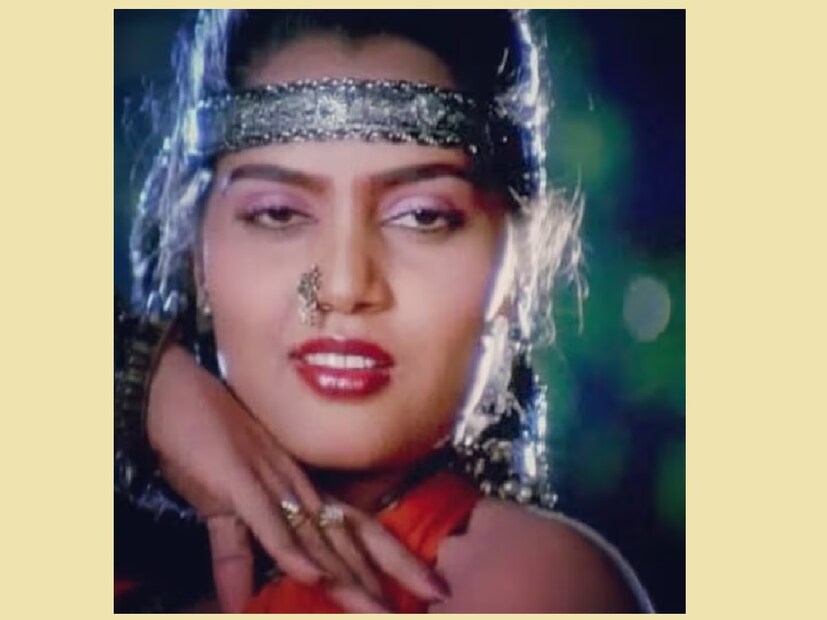 ২৩ সেপ্টেম্বর, ১৯৯৬, সিল্ককে নিজের অ্যাপার্টমেন্টে মৃত অবস্থায় পাওয়া যায়। তাঁর কাছ থেকে একটি সুইসাইড নোট পাওয়া গিয়েছিল। আত্মহত্যার একদিন আগে তিনি তাঁর বন্ধুকে জানিয়েছিলেন তিনি সে অদ্ভুত কিছু অনুভব করছিলেন, কিন্তু তাঁর মৃত্যু  আজও রহস্যই রয়ে গেছে। (Photo Courtesy- Instagram @silksmitha96)