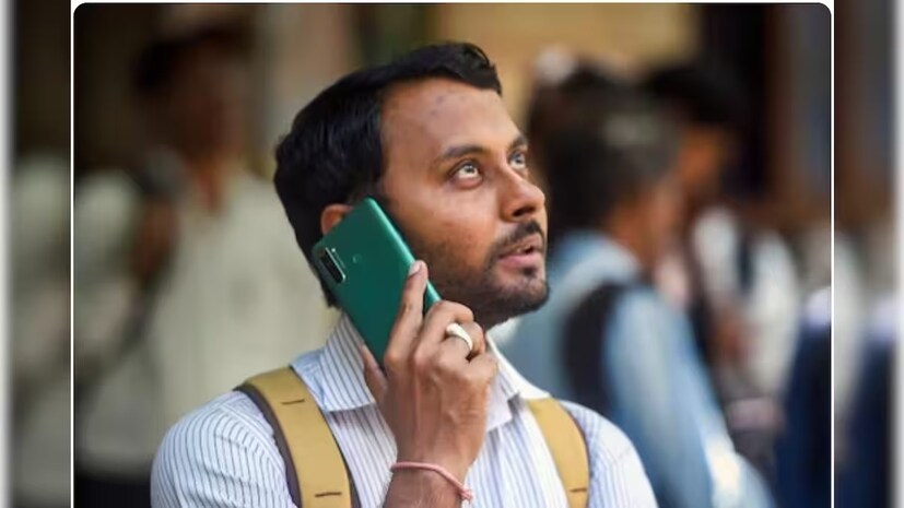 কোনও ব্যক্তি বা সংস্থা টেলিকম পরিকাঠামোর ক্ষতিসাধন করলে বা চেষ্টা করলে তার তিন বছর পর্যন্ত কারাদণ্ড হতে পারে। টেলিকম ফাইবার কাটা বা টাওয়ার ভাঙার ক্ষেত্রে শাস্তির পরিমাণ আরও বাড়বে। সেক্ষেত্রে ২ কোটি টাকা পর্যন্ত জরিমানা হতে পারে।