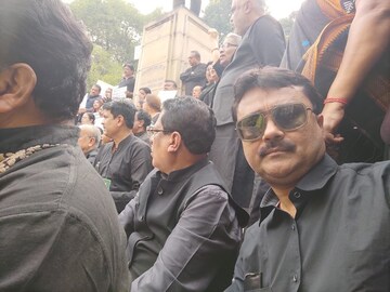 প্রতিবাদে থেকেও অভিযোগে নাম!