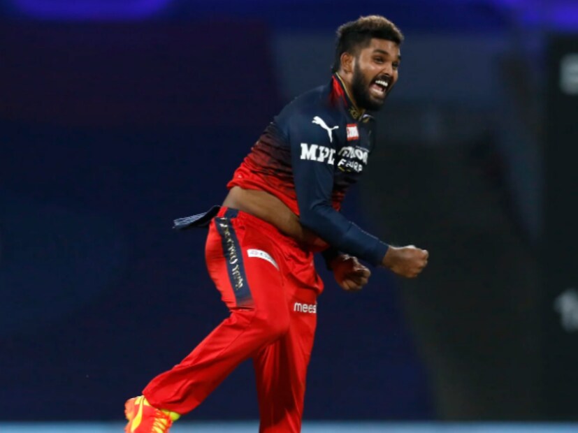 হাসরঙ্গাও অনেকটা মিস্ট্রি স্পিন করেন। যা কেকেআর ম্যানেজমেন্ট বরাবর পছন্দ করেন। ভবিষ্যতে নারিনের ভাল বিকল্পও হতে পারেন হাসরঙ্গা। এখনও পর্যন্ত আইপিএলে ২৬ ম্যাচে ৩৫ উইকেট নিয়েছেন হাসরঙ্গা। সেরা বোলিং ফিগার ১৮ রান দিয়ে ৫ উইকেট। 