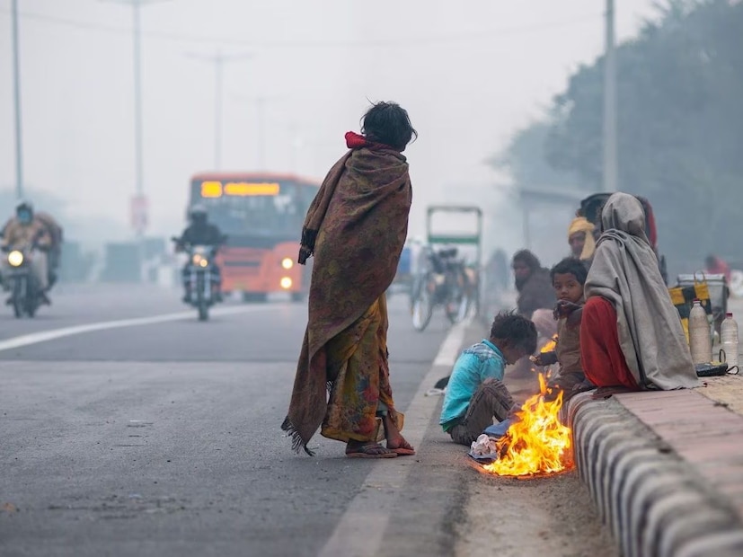কুয়াশা থাকবে পাঞ্জাব, হরিয়ানা, চন্ডিগড়, দিল্লি, উত্তরপ্রদেশ ও রাজস্থানে। উত্তর-পূর্ব ভারতের রাজ্যগুলিতেও কুয়াশার দাপট থাকবে। আসাম, মেঘালয়, মণিপুর, মিজোরাম, নাগাল্যান্ড, ত্রিপুরাতেও ভোর বেলায় কুয়াশার সম্ভাবনা রয়েছে। সবথেকে বেশি কুয়াশার সম্ভাবনা ত্রিপুরাতে।