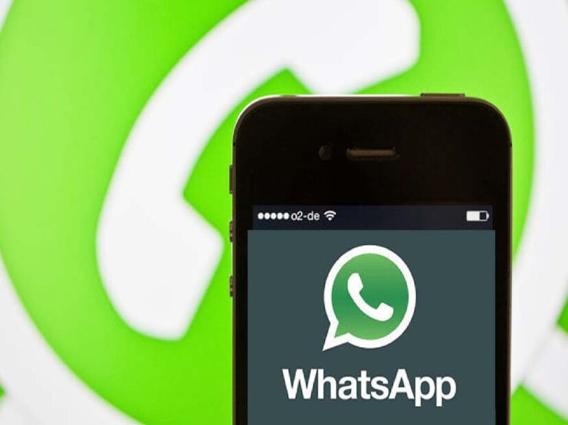 ১) WhatsApp ওয়েবে লগ ইন -এর জন্য প্রথমেই QR কোড ব্যবহার করে web.whatsapp.com-এ লগ ইন করতে হবে।