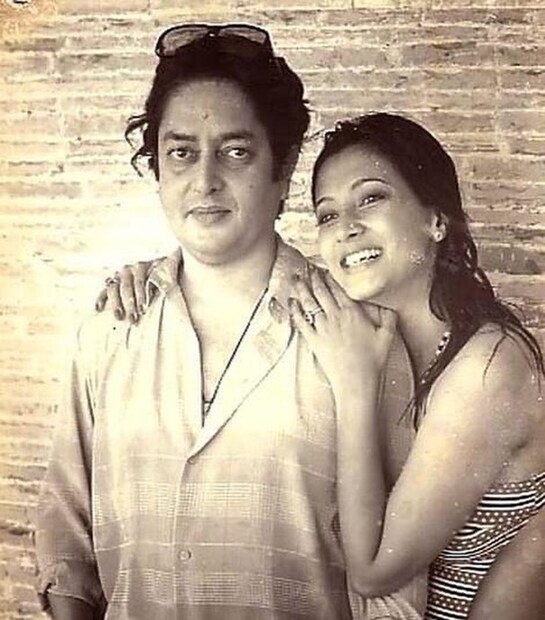 আরও বিস্ফোরক ছিলেন মুনমুন৷ তিনি বলেছিলেন যে সাংবাদিকরা সেটে এসে শুধুমাত্র নায়িকাদের সঙ্গে নায়কদের সম্পর্ক খোঁজেন৷ তারপর সেভাবে রসালো খবর লেখেন৷ আমার যদি পরপুরুষের সঙ্গে প্রেমই করতে হয়, তাহলে স্বামীর বন্ধুদের সঙ্গে প্রেম করব৷ কারণ তাঁরা সকলে অভিজাত এবং বিশ্বখ্যাত৷ 