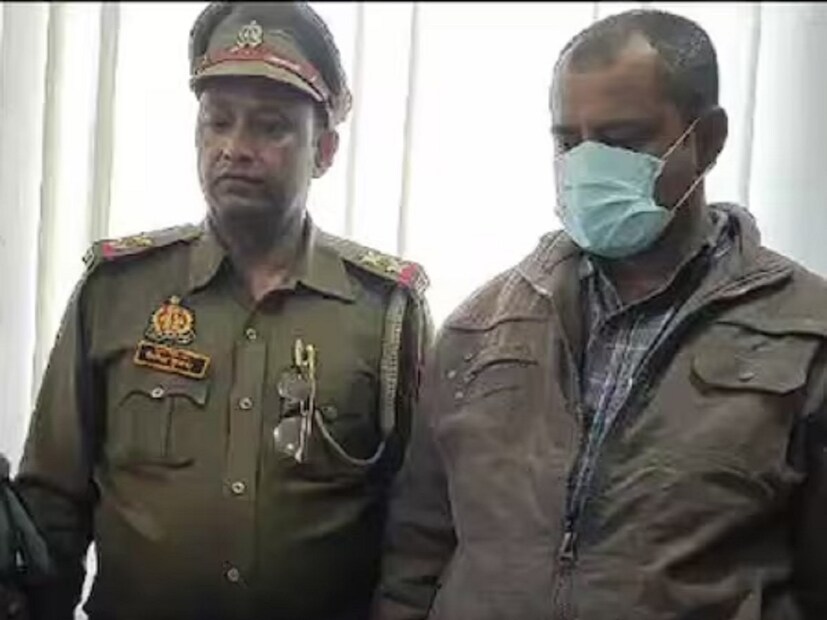 আগামী ২২ জানুয়ারি অযোধ্যা প্রাণপ্রতিষ্ঠা মহোৎসব। আর এর দিন কয়েক পরেই আবার ২৬ জানুয়ারি অর্থাৎ প্রজাতন্ত্র দিবস। ফলে সব জায়গাতেই জোরদার নিরাপত্তার নিশ্চিত করা হচ্ছে। বাদ যাচ্ছে না বারাণসী জংশন রেলওয়ে স্টেশনও। সেখানে আঁটোসাঁটো করা হয়েছে নিরাপত্তা। এমনকী শুরু হয়েছে চিরুনি তল্লাশিও। আর তা চলাকালীনই শুক্রবার ওই স্টেশনের ৬ নম্বর প্ল্যাটফর্ম থেকে এক সন্দেহভাজন যুবককে চিহ্নিত করে জিআরপি এবং আরপিএফ।