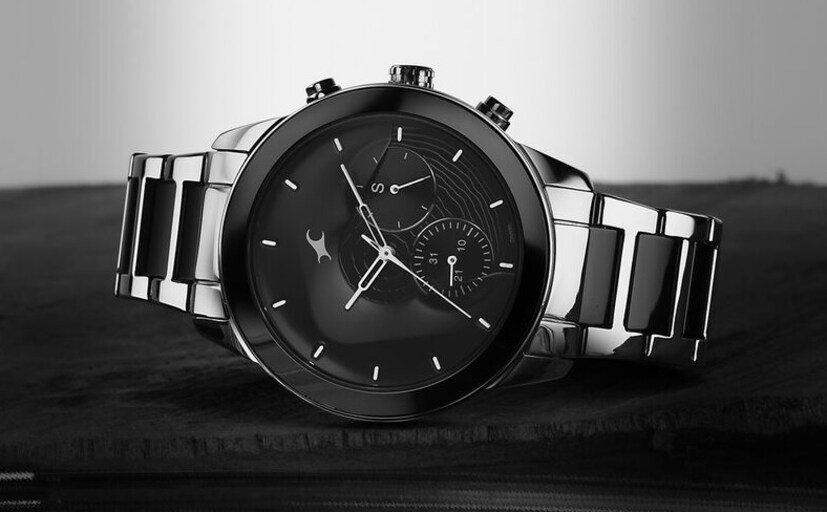 আধুনিক মননের সঙ্গে মানানসই এই ঘড়ি সমসাময়িক জীবনধারার সঙ্গে সহজেই খাপ খায়। দেয় পরিমার্জিত লুক। যা নিজস্ব পছন্দের সঙ্গে আধুনিক অভিব্যক্তি প্রদান করে।ফাসট্র্যাক সেরামি ঘড়িতে দেওয়া হয়েছে গ্লাস-লাইক ফিনিশ। সেরামিক বেজেল রিং, সঙ্গে অত্যাধুনিক স্ট্র্যাপ একইসঙ্গে ক্লাসিক এবং আধুনিক নান্দনিকতার ফ্যাশনেবল মিশ্রণ। 