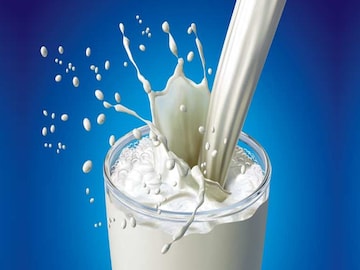 ঠান্ডা না গরম দুধ? শরীরের জন্য কোনটা বেশি উপকারী? জানাচ্ছে গবেষণা ঠান্ডা না গরম দুধ? শরীরের জন্য কোনটা বেশি উপকারী? জানাচ্ছে গবেষণা