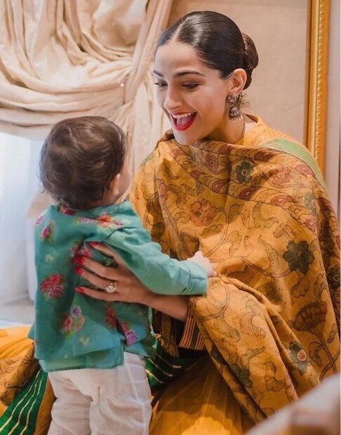 *সোনম লিখেছেন, 'আশা করি এই বছরটি উত্থান-পতনের পাশাপাশি নতুন কিছু শেখাবে। বিশ্ব বুঝবে যুদ্ধের মাধ্যমে কিছুই অর্জিত হয় না। আমি সেই সমস্ত পরিবারের জন্য প্রার্থনা করছি যারা ভুল যুদ্ধের কারণে প্রাণ হারিয়েছে।'
