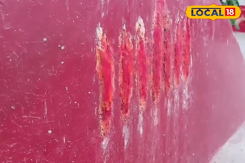 জানা যায়, মহিলাটি যখন স্বামীর অন্ত্যেষ্টিক্রিয়ায় বসেন, তখন গ্রামের কিছু লোক ঢোল বাজাচ্ছিল। ঐতিহ্য মেনে গান গাইছিল তারা। এতেই মহিলাটি চটে যান। পুরো গ্রামকে অভিশাপ দেন। সেই বিধবার অভিশাপে গ্রামে অন্ধকার নেমে আসে।