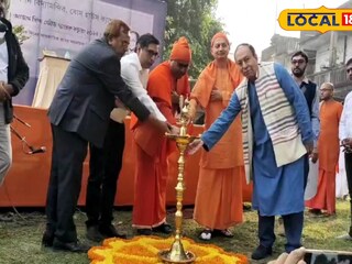 প্রদীপ জ্বালিয়ে শুরু হয় অনুষ্ঠান