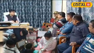 হাসপাতাল সুপার কে ঘেরাও 