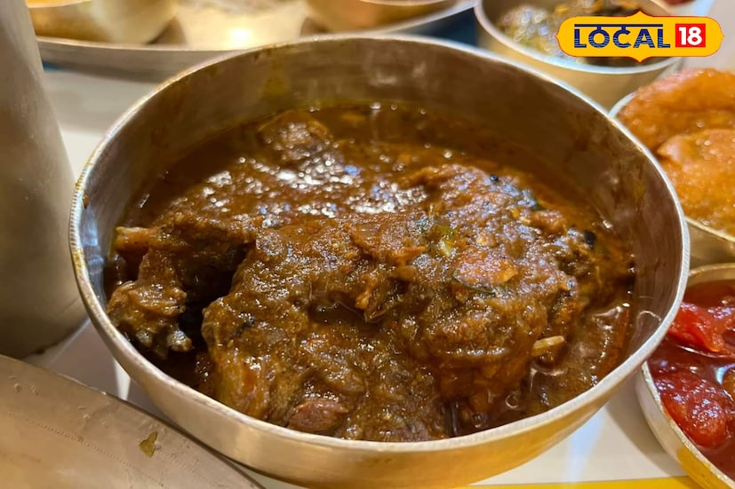 কাঁসার থালার সঙ্গে সেই সমস্ত টক জাতীয় জিনিসের এসিডের রাসায়নিক বিক্রিয়া ঘটে যা শরীরে গেলে ক্ষতি হতে পারে বলে মনে করেন চিকিৎসকেরা।ছবি ও তথ্যসূত্র: মৈনাক দেবনাথ