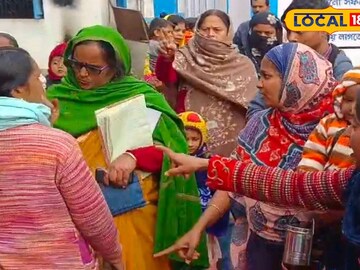 অঙ্গনওয়াড়ি কেন্দ্রে বিক্ষোভ 