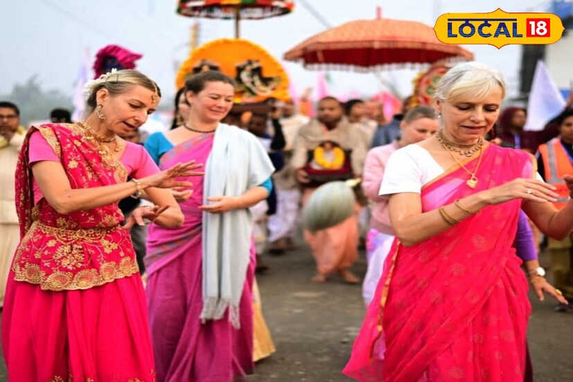 শুধুমাত্র আমাদের দেশের পূণ্যার্থীরা নয় গঙ্গাসাগরে এবছর ভিড় জমিয়েছেন বিদেশিরাও। সাগরমেলার বিপুল জনস্রোতে মিশে গিয়েছেন তাঁরা। অংশ নিয়েছেন সাগর কীর্তণে।