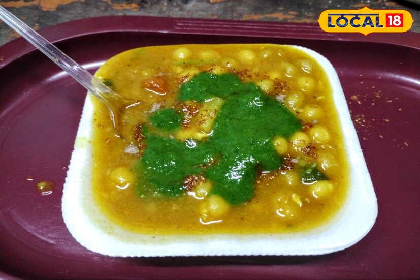 মাত্র ৫ টাকার বিনিময়ে এক বাটি নিরামিষ ঘুগনি। সঙ্গে থাকছে সবুজ সারপ্রাইজ।