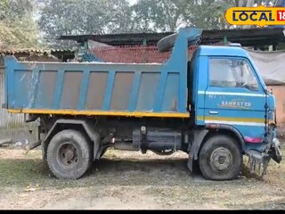 বালি বোঝাই ডাম্পার