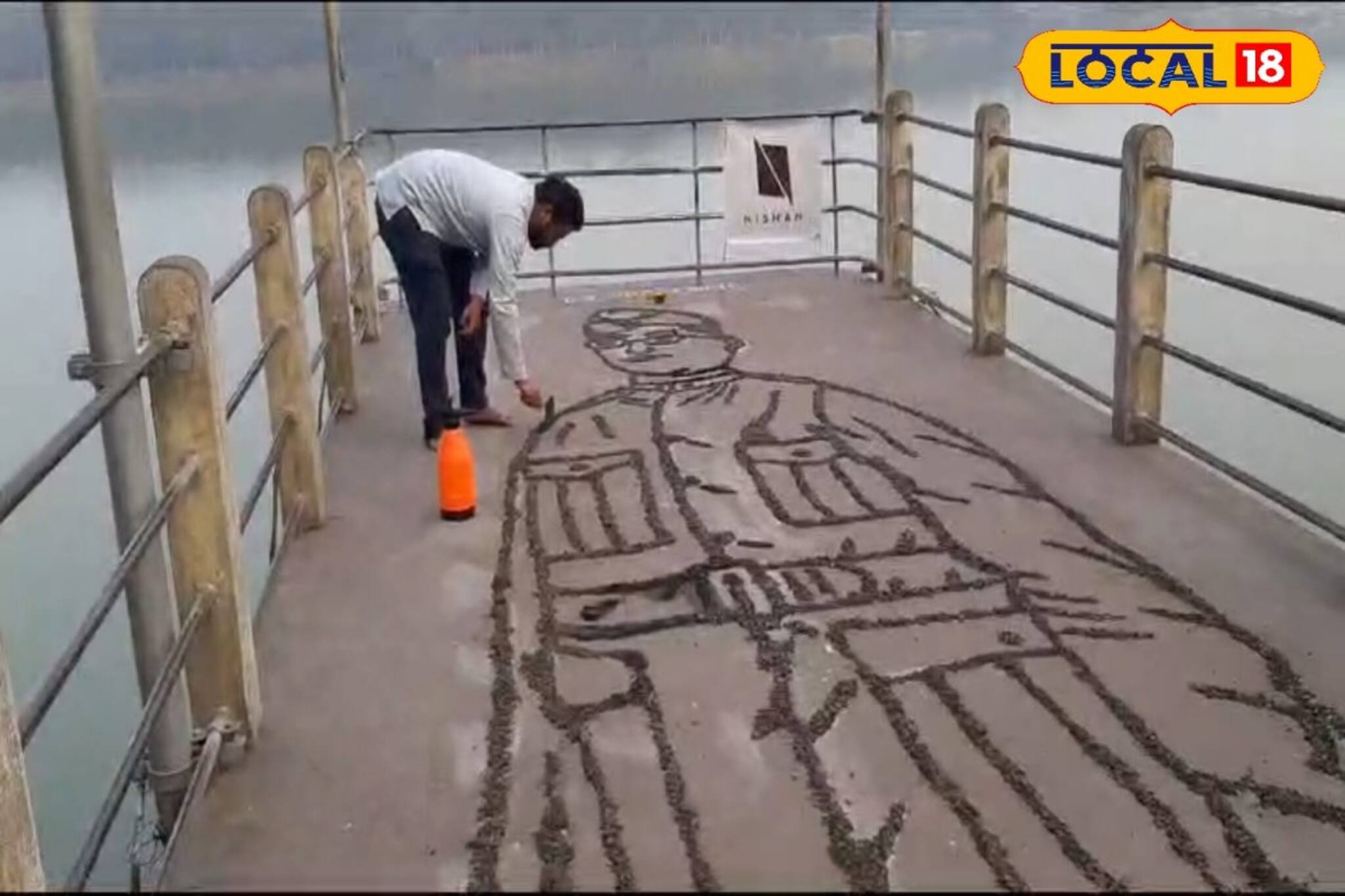 পাথর দিয়ে ৪০ ফুটের পোর্ট্রেট! নেতাজিকে শ্রদ্ধার্ঘ চন্দননগরের কলেজ পড়ুয়ার