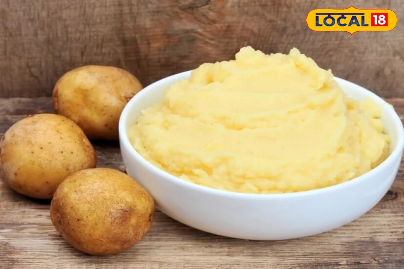 সানস্ক্রিন মেখে বেরোলেও অনেক সময় মুখে ট্যান পড়ে যায়। এক্ষেত্রে আলু খুব পাতলা করে কেটে নিয়ে মুখে কিছুক্ষন রাখলে এতেই দাগ দূর হয়ে যাবে। সপ্তাহে দুদিন লাগালেই এতে ভাল ফল পাওয়া যায়।
