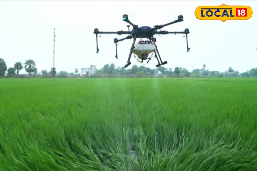 বনগাঁ ব্লকের জোকা-আমতলা এলাকায় একটি বেসরকারি কীটনাশক সংস্থার পক্ষ থেকে এলাকার চাষিদের জমিতে অত্যাধুনিক পদ্ধতিতে কীটনাশক স্প্রে করবার জন্য ড্রোনের ব্যবহার শেখানো হয়