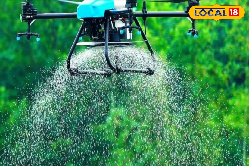 এক একর জমি কীটনাশক স্প্রে করতে মাত্র ছয় মিনিট সময় লাগবে ড্রোনের। পাশাপাশি, একবারে ১০ লিটার কীটনাশক বহন করতে পারবে এই ড্রোন