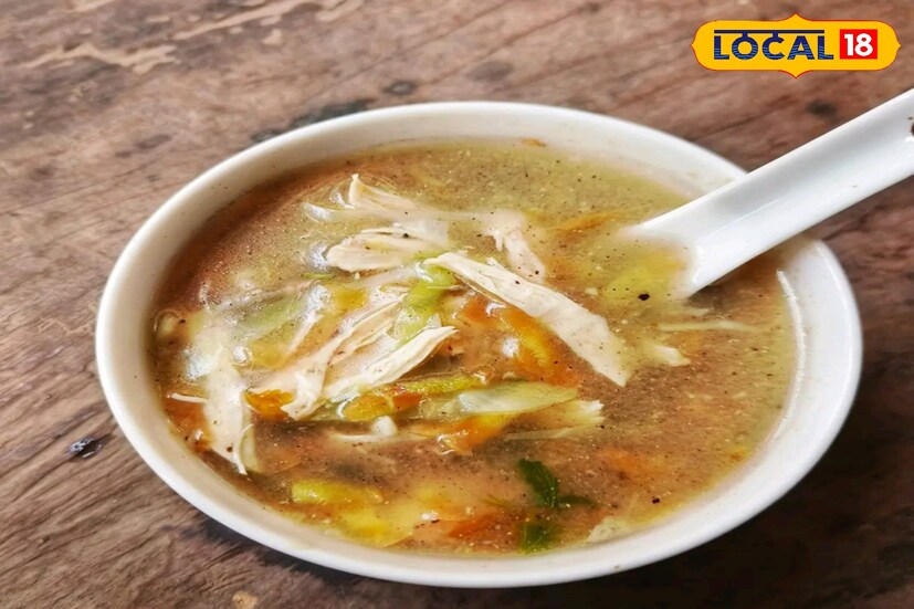 চিকেন স্যুপ হার্ট ভাল রাখে, চিকেনে উপস্থিত ফাইটোনিউট্রিয়েন্টস শরীরে প্রবেশ করে ক্ষতিকর টক্সিক উপাদান বের করে দেয় শরীর থেকে। কোলেস্টেরলের মাত্রা কমায় এই স্যুপ।