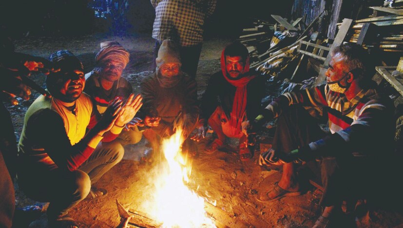 আলিপুরে পূর্বাভাস আগামী বুধবার অবধি রাজ্যের তাপমাত্রা এভাবেই ওঠানামা করবে। কিন্তু বৃহস্পতিবার থেকেই আমূল বদলে যাবে আবহাওয়া। আর কোনও অভিযোগ থাকবে না ঠান্ডা নিয়ে কারোর।
