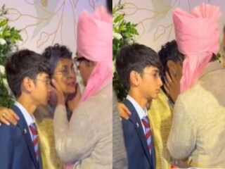 কিরণকে চুম্বন আমিরের
