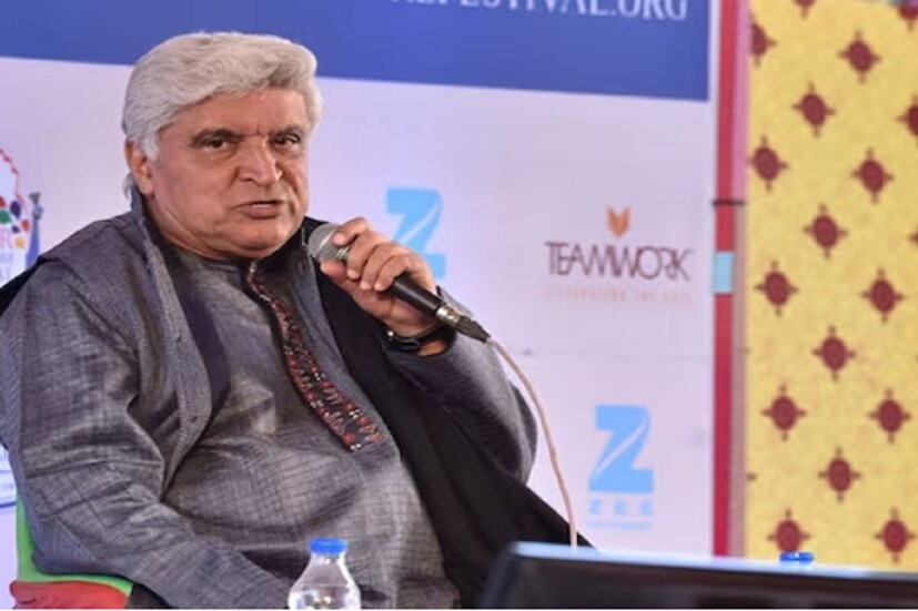 এর পাশাপাশি তিনি এ-ও বলেন যে, “রাম এবং সীতার ভূমিতে জন্মগ্রহণ করার পরে নিজেকে ধন্য বলে মনে করি আমি। আসলে আমরা যখন মর্যাদা পুরুষোত্তমের বিষয়ে কথা বলি, তখন শুধুমাত্র রাম এবং সীতার কথাই মাথায় আসে।” নিজের বক্তব্য রাখার সময় জাভেদ আখতার জয় সিয়া রাম ধ্বনি দেওয়ার আর্জিও জানান। লখনউয়ে কাটানো নিজের শৈশবের দিনগুলির স্মৃতিচারণ করে তিনি বলেন, “সেই সময়ে এমন মানুষদের দেখতাম, যাঁরা ধনী, তাঁরা সাধারণত শুভ সকাল বলতেন। কিন্তু রাস্তা দিয়ে যাতায়াতকারী সাধারণ মানুষ ‘জয় সিয়া রাম’ বলতেন। সেই কারণেই সীতা এবং রামকে আলাদা আলাদা ভাবাও পাপ। ‘সিয়া রাম’ শব্দটি ভালবাসা এবং ঐক্যের প্রতীক। 