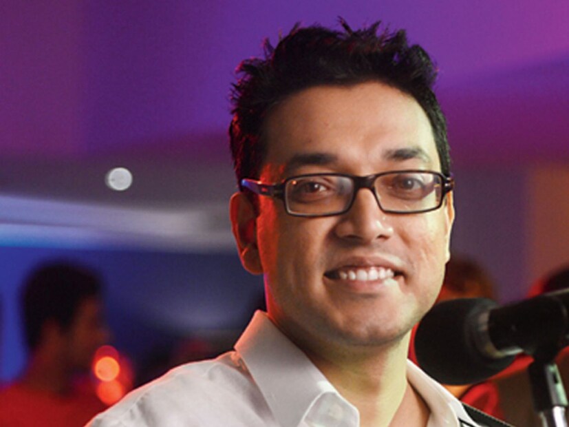 টলিপাড়ায় বিয়ের মরশুম৷ সদ্য বিবাহিত কাঞ্চন-শ্রীময়ী বিয়ে নিয়ে তোলপাড় গোটা ইন্ডাস্ট্রি৷ এর মধ্যে প্রকাশ্যে এল চমকে দেওয়া খবর৷ তৃতীয়বার বিয়ের পিঁড়িতে বসছেন অনুপম রায়৷