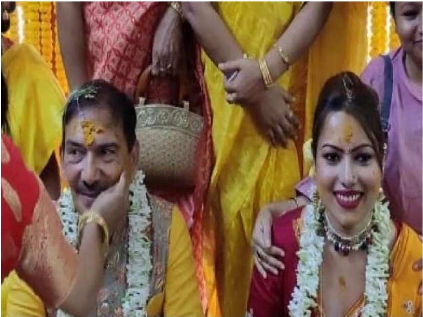 সব ফটোর মধ্যে সেরা ভাইরাল ছবি  হয়েছিল, তাতে দেখা গিয়েছিল  দ্বিতীয় স্ত্রী বুলবুল সাহাকে চুমু খাচ্ছেন অরুণলাল৷  দ্বিতীয় বিয়ের আগে অরুণ ও বুলবুল দীর্ঘদিন ধরে একে অপরকে ডেট করছিলেন।