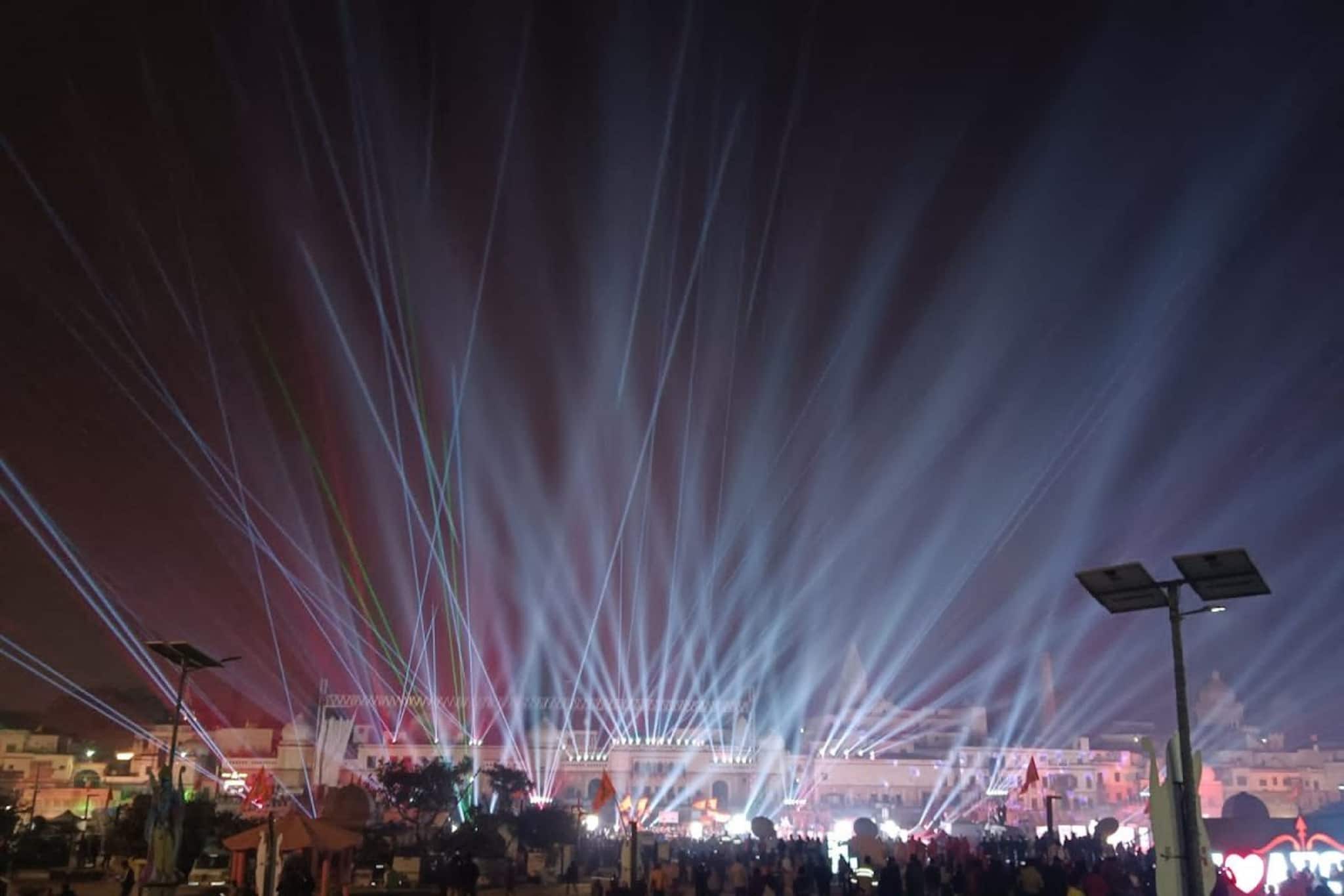 রাম মন্দির উদ্বোধনের অপেক্ষা, রবি-রাতে আলো ঝলমল 'নয়নাভিরাম' সরযূ নদীর পাড় দেখুন