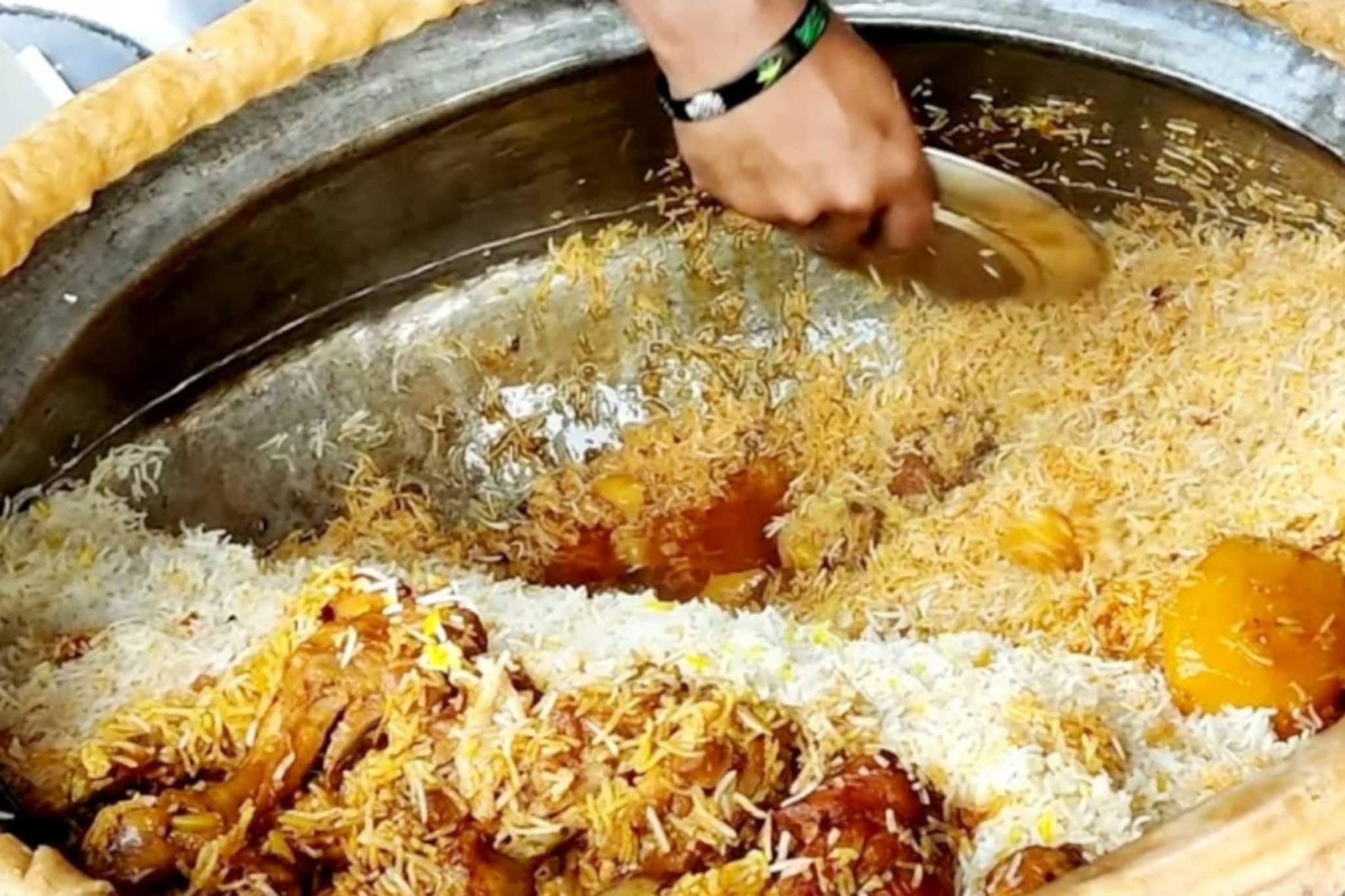 Biryani: বিরিয়ানির হাঁড়িতে আটা কেন থাকে? কারণ জানলে অবাক হবেন
