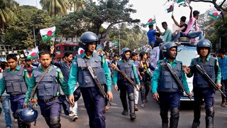 ভোট ঘিরে কার্যত দুর্গে পরিণত বাংলাদেশ। (ফাইল ছবি-AP)