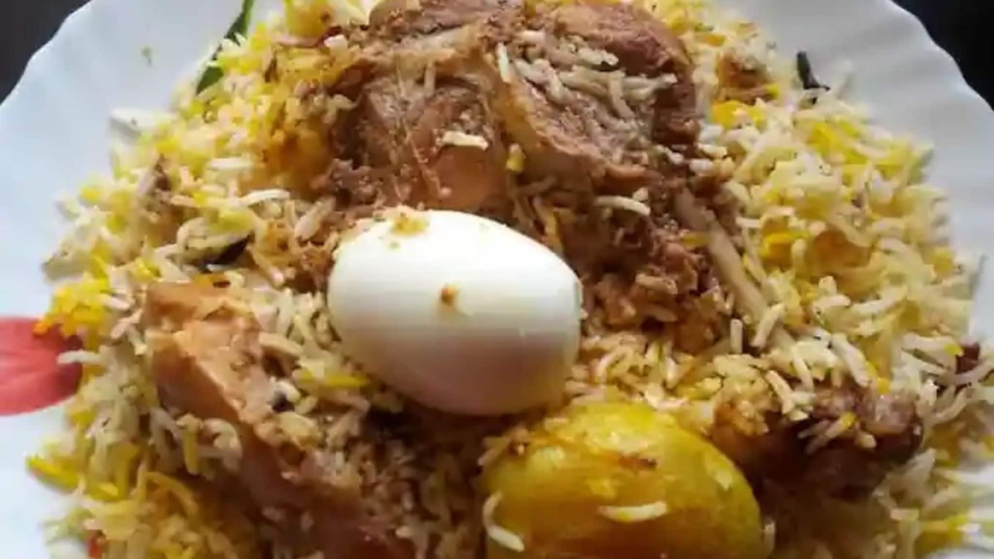 Biryani: ভাইরাল দুই বোনের হাতে বানানো  ৬০ টাকার চিকেন বিরিয়ানি! রইল ভিডিও