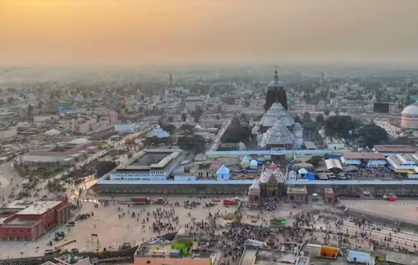 পুরীতে বহু প্রতীক্ষিত ঐতিহ্য করিডোর জনসাধারণের জন্য উদ্বোধন করা হল বুধবার৷ জগন্নাথ মন্দির সংলগ্ন এলাকা আগেই জবরদখলমুক্ত করা হয়েছিল৷ এ বার নতুন রূপে সেজে উঠল ‘পরিক্রমা মার্গ’৷