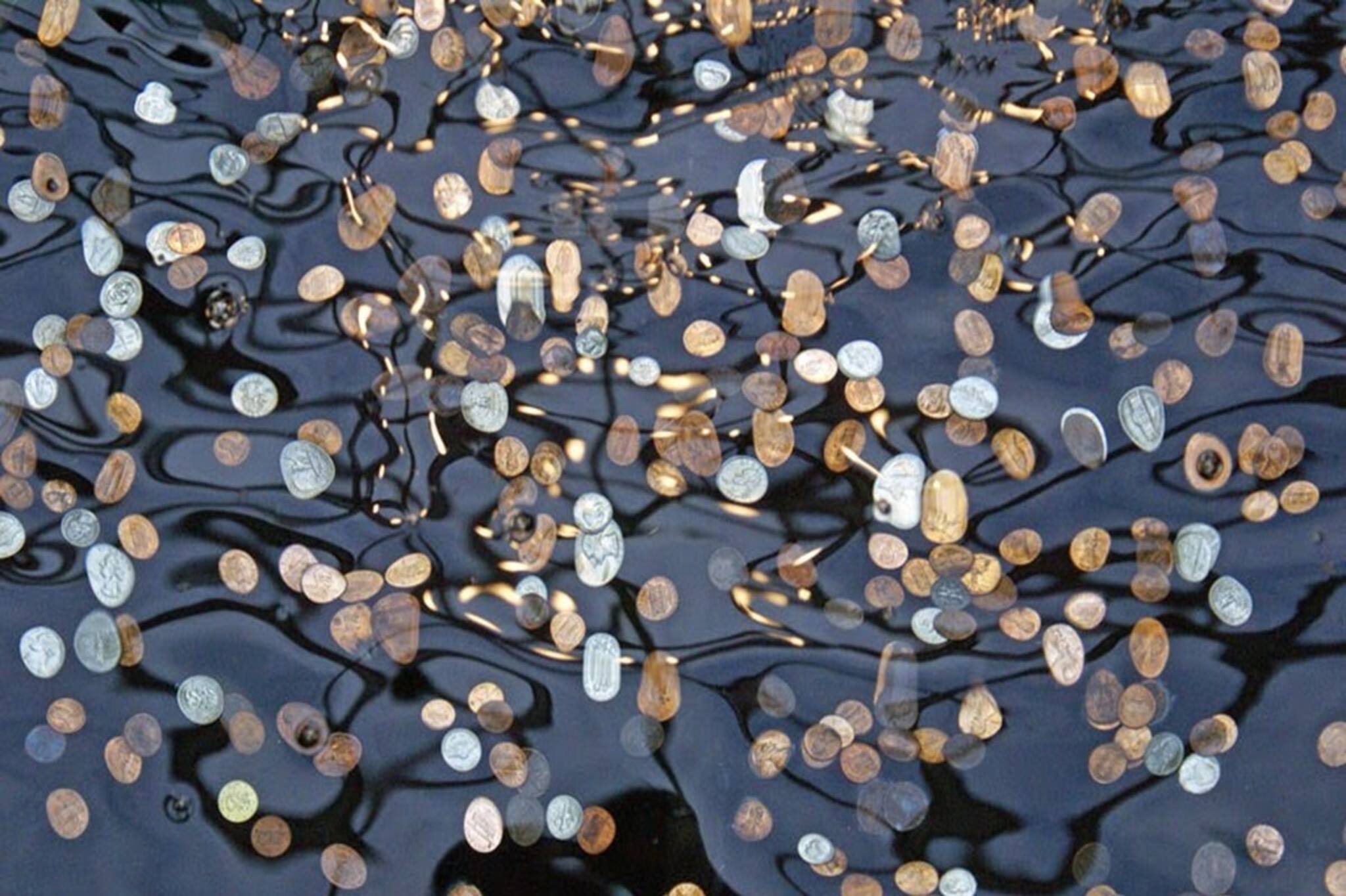 নদীতে পয়সা ফেলা কি শুধুই কুসংস্কার? নেপথ্যের বৈজ্ঞানিক কারণ জানলে অবাক হবেন