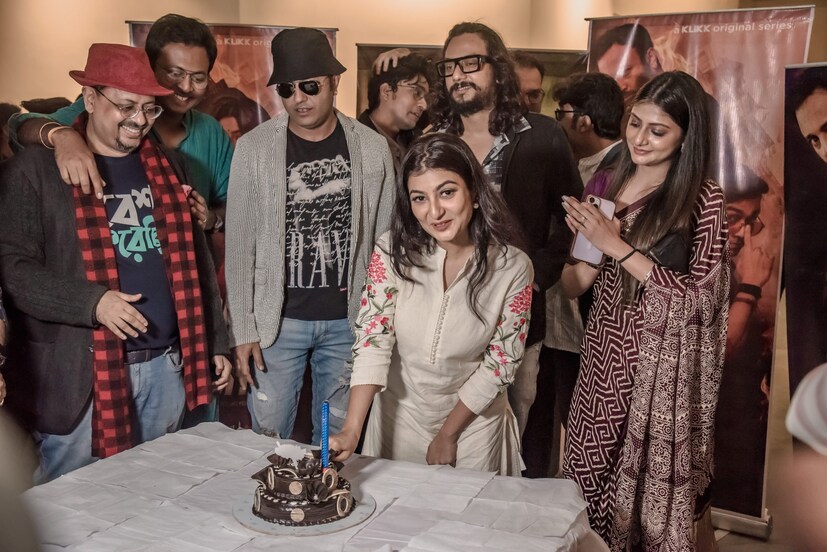 &quot;ফেসবুকে দেখতাম অনেকেই এই জুটির ফিরে আসার কথা বলছে। আমি স্বীকৃতিকে চিনতাম না। অর্পণের সঙ্গে কথা বলে ওর একটা অডিশনের ব্যবস্থা করি। আর সেখানে ওর পারফরম্যান্স দেখে অবাক হয়ে যাই। তখনই বুঝতে পারি, চরিত্রটার জন্য স্বীকৃতি জুতসই&quot;, দাবি জয়দীপের। 