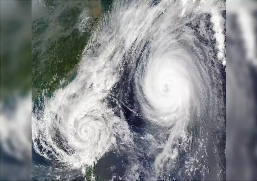 ২৩ তারিখই সেই দিন যখন দুই ঘূর্ণাবর্তের প্রভাবে ফের একবার নিম্নচাপ তৈরি হতে চলেছে বঙ্গোপসাগরে৷ আইএমডির লেটেস্ট ওয়েদার আপডেট অনুসারে পুজোর মুখে বানভাসি দক্ষিণবঙ্গে আবারও দুর্যোগের আশঙ্কা! বঙ্গোপসাগরে তৈরি হচ্ছে নিম্নচাপ বলয়। সোমবার বেলা বাড়ার সঙ্গে সঙ্গে আবহাওয়া বদল। ফের একবার দক্ষিণবঙ্গের জেলায় জেলায় বৃষ্টির পূর্বাভাস। এরই প্রভাবে উত্তরবঙ্গেও বেশ কিছু জায়গায় ইতঃস্তত বিক্ষিপ্ত হালকা থেকে মাঝারি বৃষ্টিপাত হবে৷ Photo -Representative