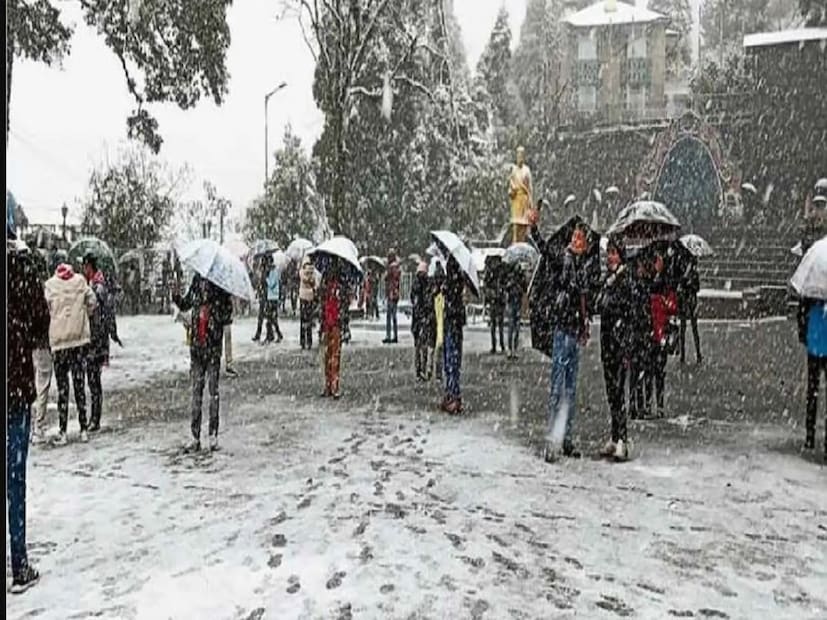 পশ্চিমী ঝঞ্ঝার প্রভাবে ফের বৃষ্টির আশঙ্কা দার্জিলিংয়ে। সিকিমে বৃষ্টি ও তুষারপাতের সম্ভাবনা তার প্রভাব পড়বে দার্জিলিংয়ের পার্বত্য এলাকায়। হিমাঙ্কের নীচে নেমে যাবে দার্জিলিংয়ের তাপমাত্রা।