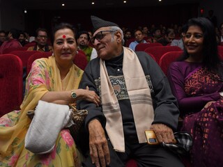 অভিনেত্রী মুনমুন সেনের সঙ্গে ড. মোহন আগাসে