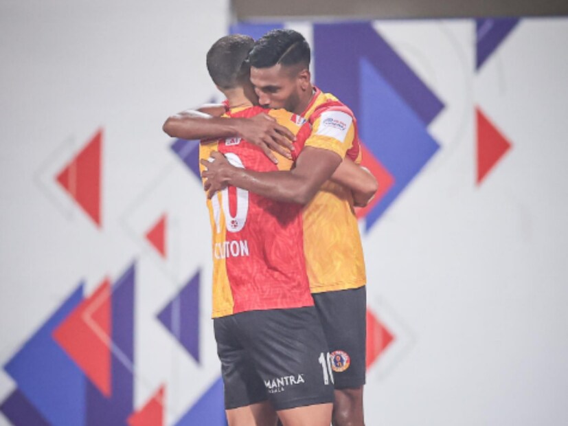 দ্বিতীয়ার্ধে ৬৩ মিনিটে গোল করে ইস্টবেঙ্গলকে এগিয়ে দেন নন্দকুমার। আর ৮০ মিনিটে দলের তৃতীয় ও নিজের দ্বিতীয় গোল করে জয় নিশ্চিৎ করেন ক্লেইটন সিলভা।