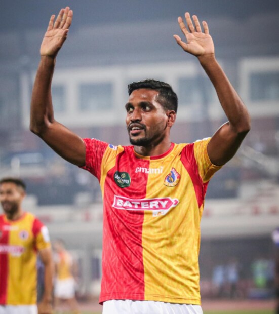 দ্বিতীয়ার্ধের শুরু থেকে আক্রমণাত্মক ফুটবল খেলে ইস্টবেঙ্গল।  ৫২ মিনিটে দুরন্ত গোল করে কার্লোস কুয়াদ্রাতের দলকে সমতায় ফেরান নন্দকুমার। 