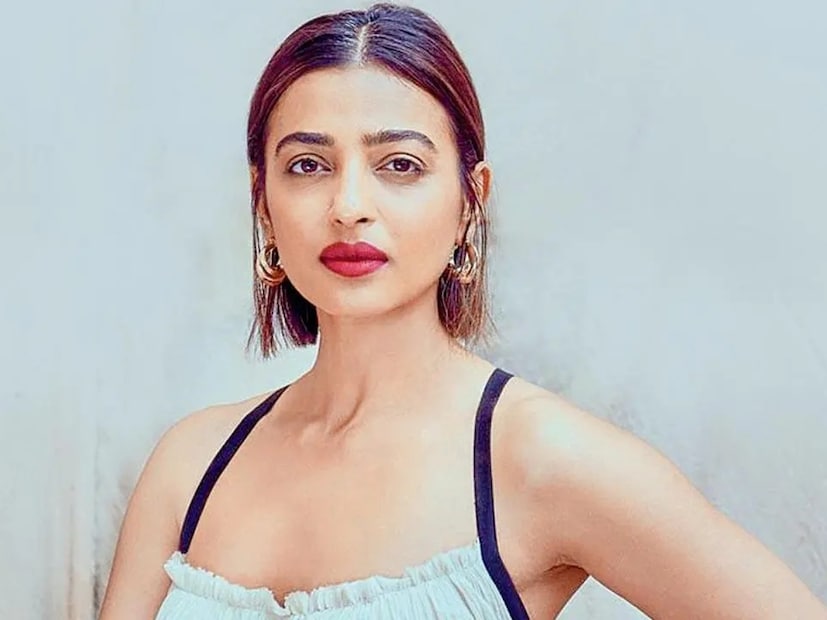 বি-টাউনের প্রথমসারির অভিনেত্রীর মধ্যে নিঃসন্দেহে বলা যায় রাধিকা আপ্তের নাম।  ডি-গ্ল্যাম লুকের বাইরেও সাহসী অভিনেত্রী হিসেবেও যথেষ্ঠ নামডাক রয়েছে রাধিকার।  বরাবরই ভিন্ন ধরনের চরিত্র নিয়ে এক্সপেরিমেন্ট করতে ভালবাসেন। 