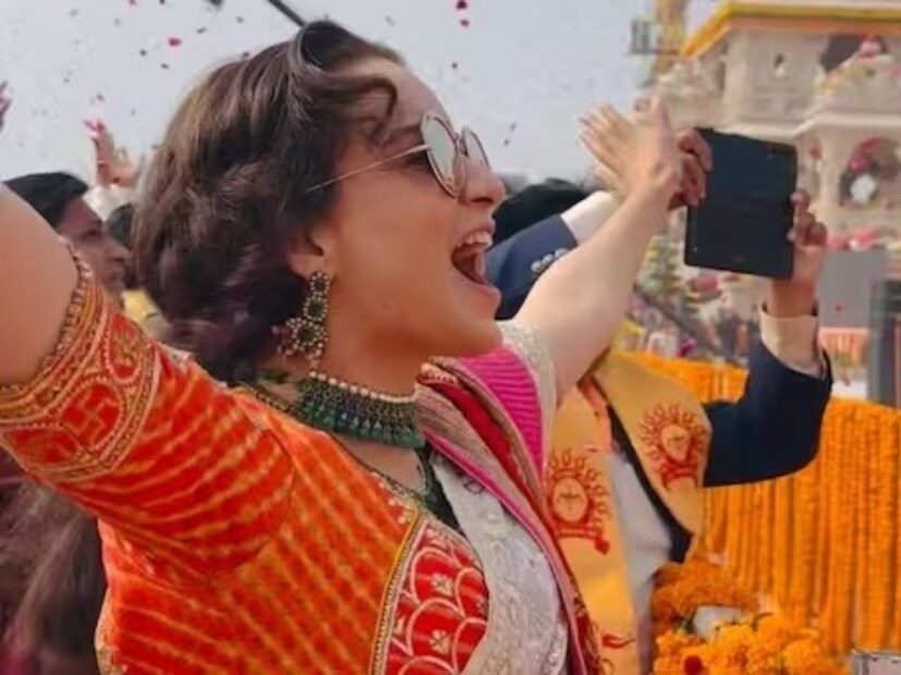 লোকসভা নির্বাচনে হিমাচল প্রদেশের মাণ্ডি থেকে প্রায় ৭৫ হাজার ভোটে জিতেছেন। এদিন তিনি বিজেপির মিটিং-এ যোগ দিতে যাচ্ছিলেন।