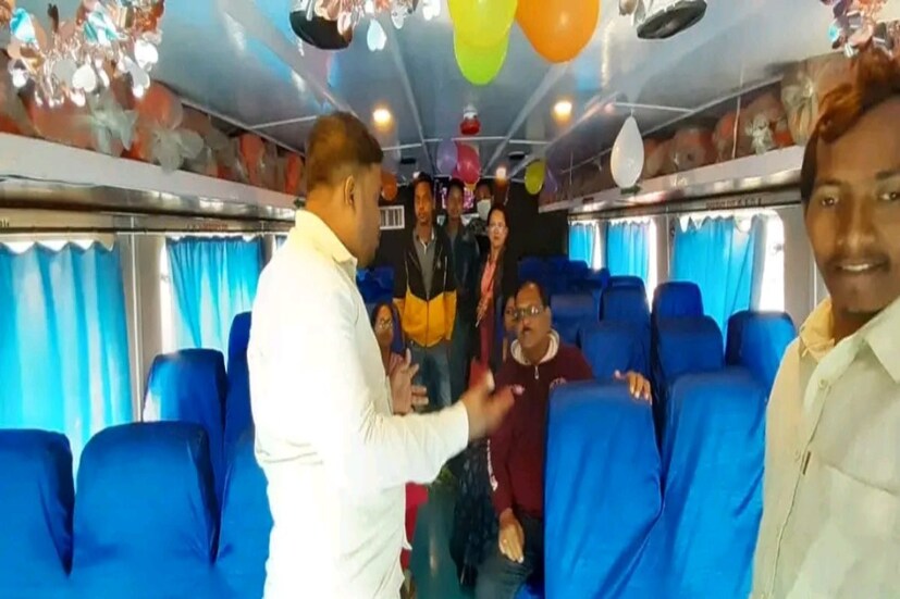বিকাল সাড়ে ৪ টে নাগাদ আবার কচুবেড়িয়া থেকে ডায়মন্ডহারবার ফিরে আসবে সেটি। এই ক্রুজের ক্লাসিক ও প্রিমিয়াম পরিষেবার ভাড়া থাকবে যথাক্রমে ৫৩০ এবং ৬৩০ টাকা। তবে সঙ্গে যদি জলখাবার খেতে চান অতিরিক্ত ৯৯ টাকা দিতে হবে। তাহলে আর অপেক্ষা কিসের বিলাসবহুল ক্রুজেঘুরে আসুন গঙ্গাসাগরে। (নবাব মল্লিক)