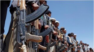 মার্কিন জাহাজ লক্ষ্য করে হুথি জঙ্গিদের পাল্টা হামলা মার্কিন জাহাজ লক্ষ্য করে হুথি জঙ্গিদের পাল্টা হামলা