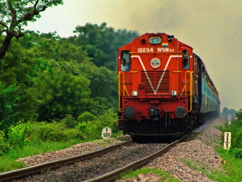 বারাণসী - মা বেলুহা দেবী ধাম প্রতাপগড় জংশন - লখনউ হয়ে ডাইভার্ট করা হবে।২১৩১৫১ কলকাতা – জম্মু তাওয়াই এক্সপ্রেস। ২২ ও ২৩ জানুয়ারি ঘুরপথে চলবে। বারাণসী-মা বেলুহা দেবী ধাম প্রতাপগড় জংশন – লখনউ হয়ে ডাইভার্ট করা হবে।